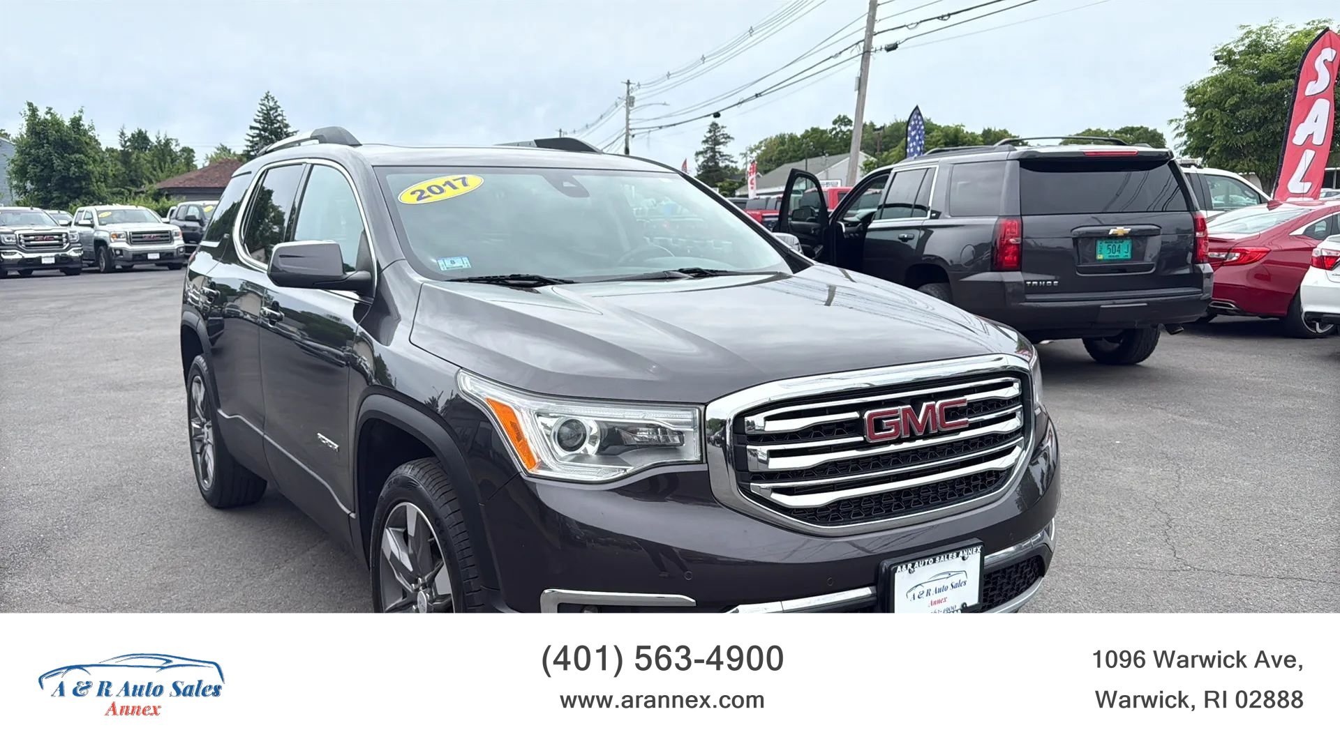 Used 2017 GMC Acadia SLT AWD/4WD image 1
