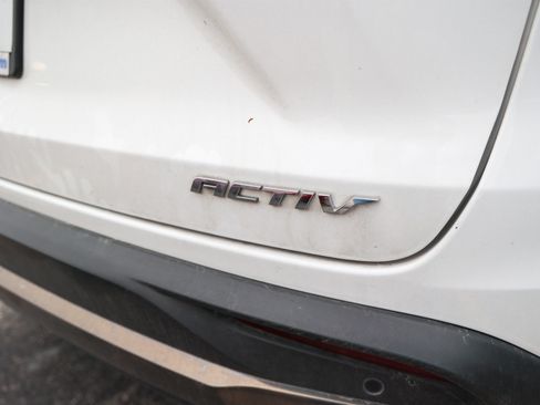Used 2025 Chevrolet Trax ACTIV w/ Sunroof Package FWD image 11