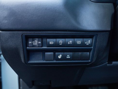Used 2025 Toyota Tundra Platinum AWD/4WD image 35