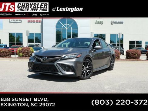 Used 2021 Toyota Camry SE image 1