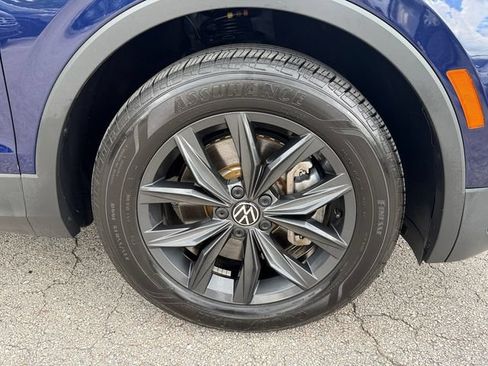 Certified 2024 Volkswagen Tiguan SE FWD image 19