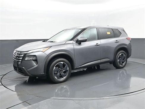 Used 2024 Nissan Rogue SV image 1