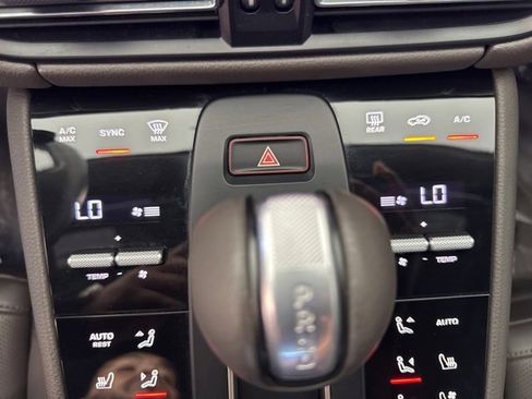 Used 2024 Porsche Macan w/ Premium Plus Package image 17