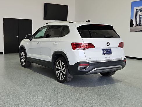 Used 2022 Volkswagen Taos SE FWD image 6