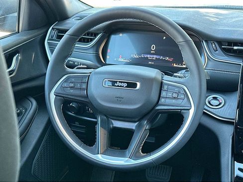 Used 2025 Jeep Grand Cherokee L Laredo w/ Luxury Tech Group I AWD/4WD image 27