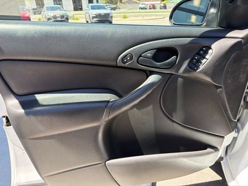 Used 2001 Ford Focus SE FWD image 13