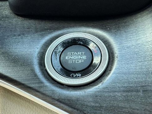 Used 2023 Jeep Grand Cherokee Limited AWD/4WD image 9