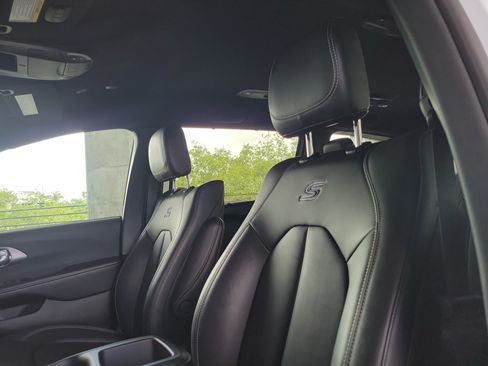 New 2026 Chrysler Pacifica Select FWD image 19