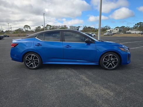 Used 2024 Nissan Sentra SR w/ SR Premium Package image 3