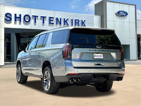Used 2025 Chevrolet Suburban Z71 AWD/4WD image 7