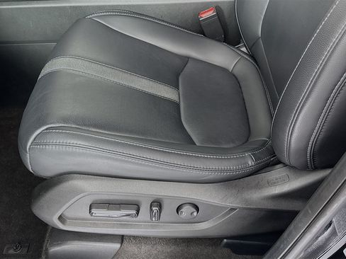Certified 2025 Honda Pilot EX-L image 18