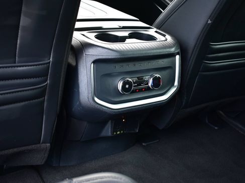 Used 2025 Ford Expedition Platinum AWD/4WD image 25