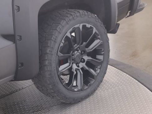 Used 2016 Chevrolet Silverado 1500 LTZ Z71 w/ LTZ Plus Package AWD/4WD image 14