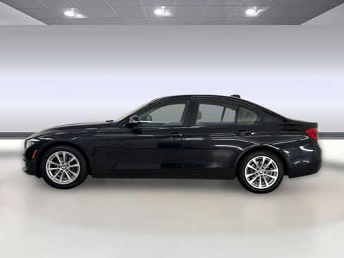 Used 2018 BMW 320i Sedan RWD image 2