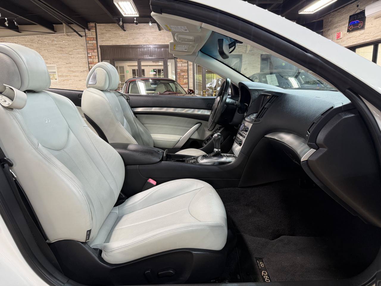 Used 2014 INFINITI Q60 Convertible w/ Premium Package RWD image 21