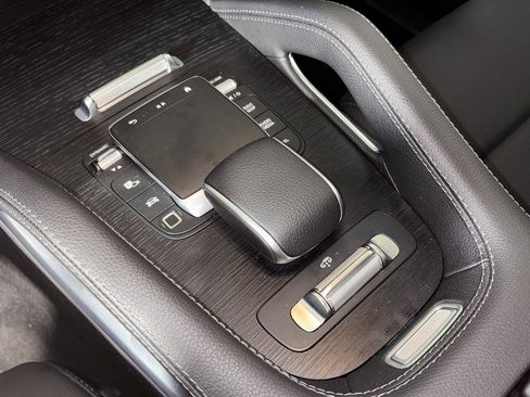 Used 2025 Mercedes-Benz GLS 450 4MATIC image 25