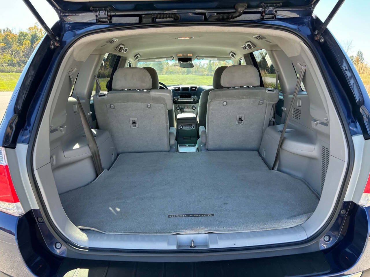 Used 2012 Toyota Highlander 4WD w/ Tech Pkg image 16