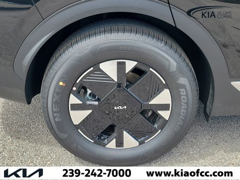 New 2026 Kia Sportage LX image 9