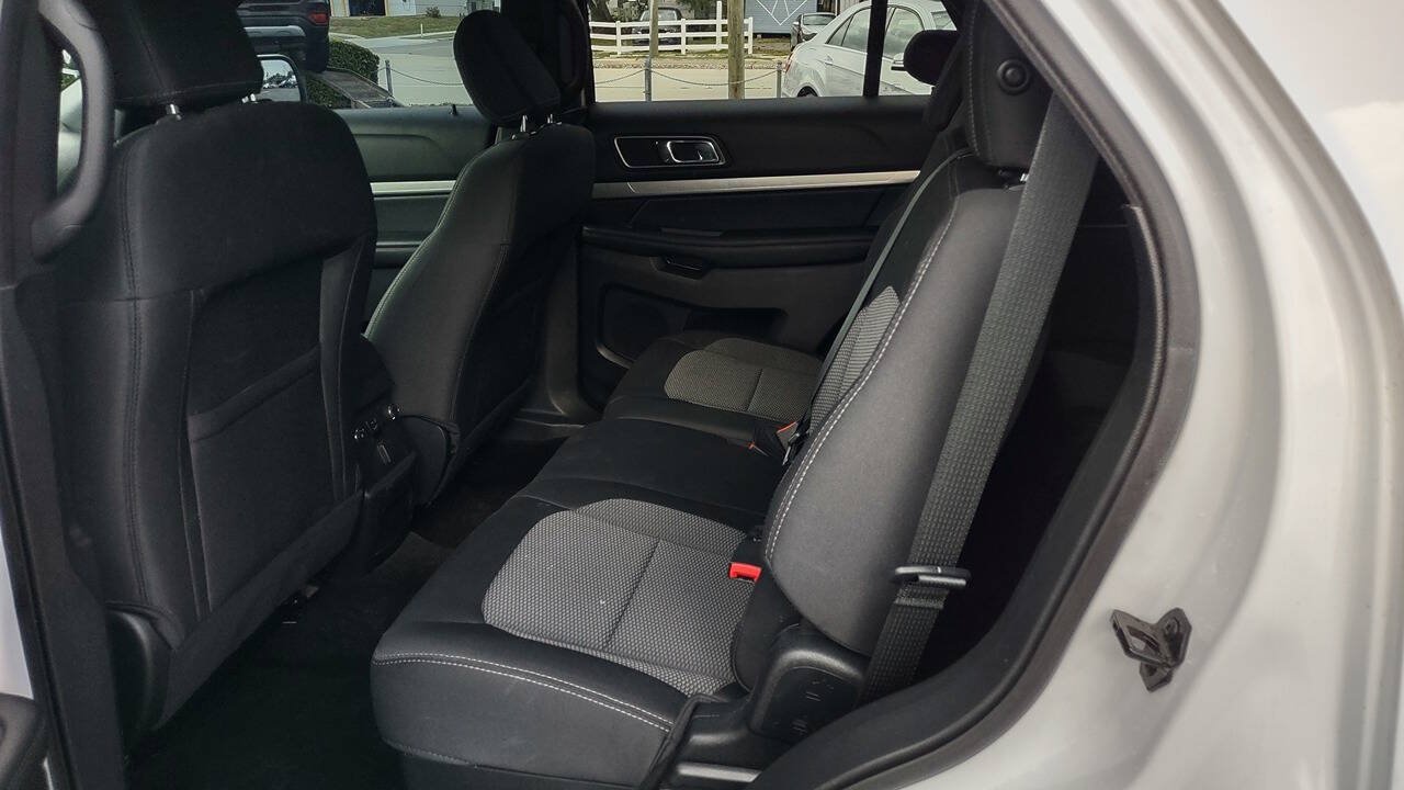 Used 2018 Ford Explorer XLT w/ Equipment Group 201A AWD/4WD image 32