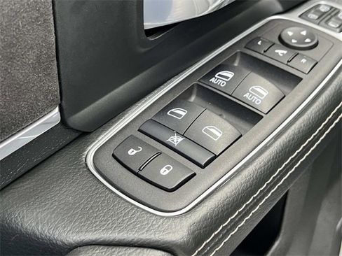 Used 2024 RAM 3500 Laramie w/ Night Edition image 32