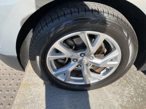 Used 2018 Chevrolet Equinox LT FWD image 12