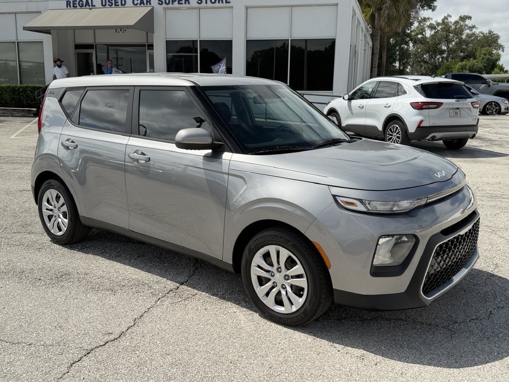 Certified 2022 Kia Soul LX FWD image 2