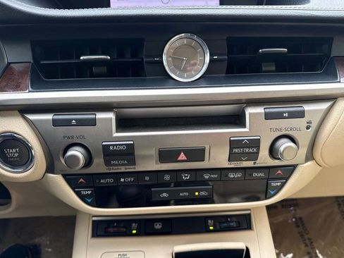 Used 2013 Lexus ES 350 w/ Luxury Pkg FWD image 28