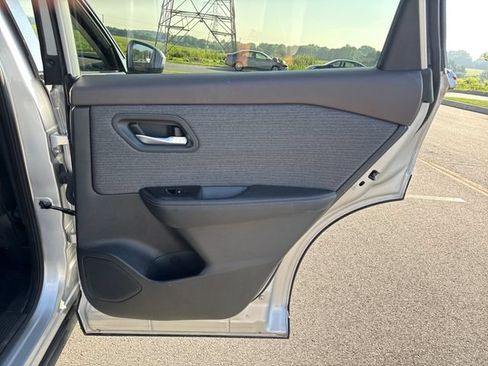 Used 2021 Nissan Rogue SV AWD/4WD image 16