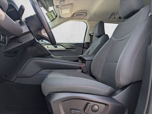 Used 2025 Ford Explorer Active RWD image 16