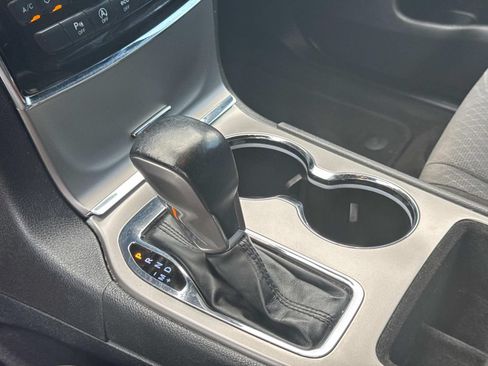 Used 2022 Jeep Grand Cherokee Laredo E RWD image 30