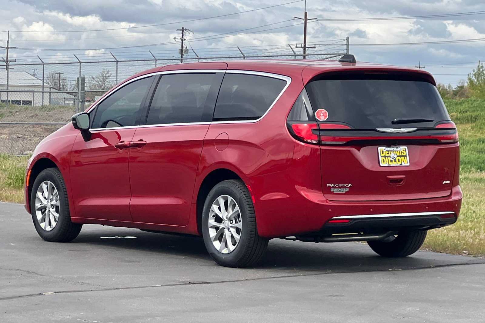 New 2026 Chrysler Pacifica Select AWD/4WD image 4