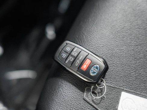 Used 2023 Toyota Sienna XSE FWD image 44