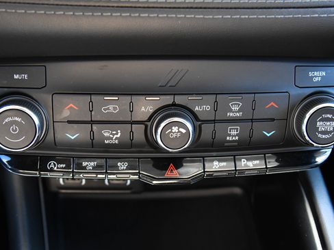 Used 2022 Dodge Durango SXT image 24