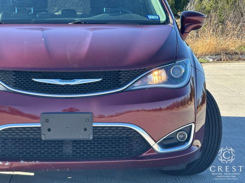 Used 2017 Chrysler Pacifica Touring-L Plus image 8