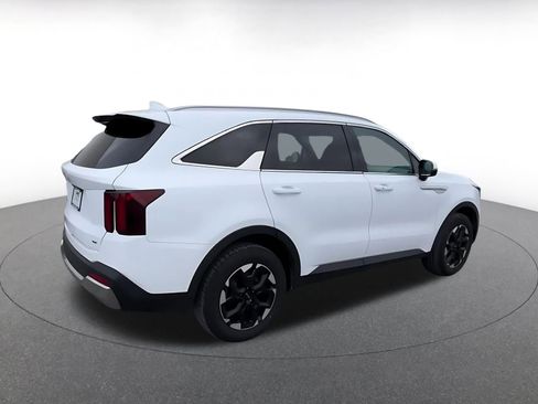 Used 2024 Kia Sorento S image 14