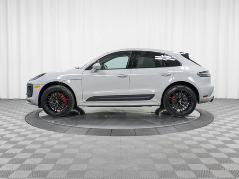New 2026 Porsche Macan GTS image 2