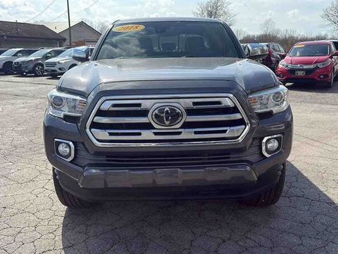 Used 2018 Toyota Tacoma Limited image 2