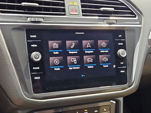 Certified 2023 Volkswagen Tiguan SE FWD image 19