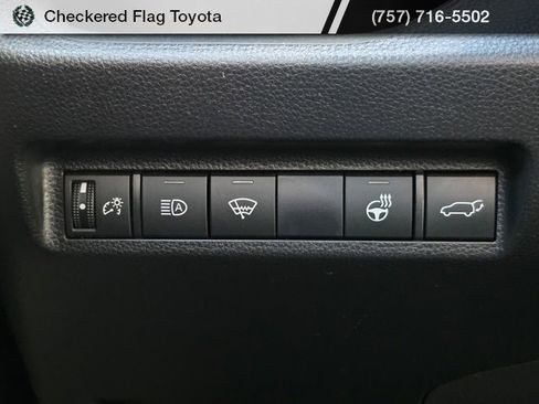 Used 2021 Toyota RAV4 SE image 25