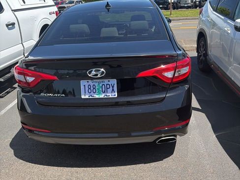 Used 2015 Hyundai Sonata SE w/ Option Group 09 FWD image 10