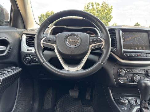 Used 2016 Jeep Cherokee Trailhawk w/ Comfort/Convenience Group AWD/4WD image 16