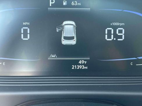 Used 2024 Hyundai Venue SEL FWD image 25