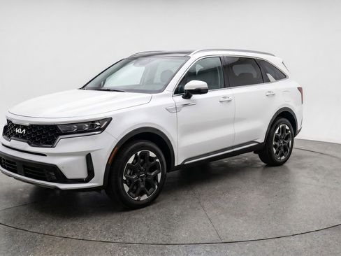 Used 2024 Kia Sorento S image 3