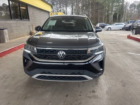 Used 2023 Volkswagen Taos SE image 3
