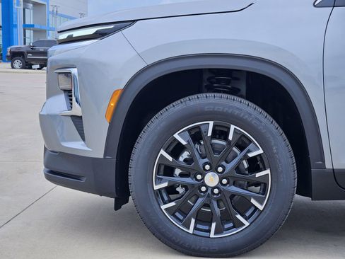 New 2026 Chevrolet Traverse LT w/ Sun and Wheel Package AWD/4WD image 12