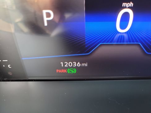 Used 2024 Volkswagen Tiguan SE FWD image 31