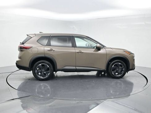 Used 2025 Nissan Rogue SV AWD/4WD image 4