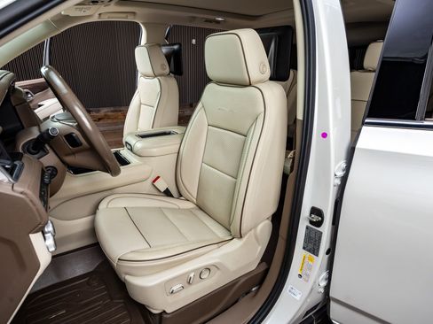 Used 2021 GMC Yukon Denali w/ Denali Premium Package image 31