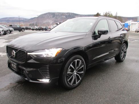 Certified 2023 Volvo XC60 B5 Plus w/ Climate Package image 1