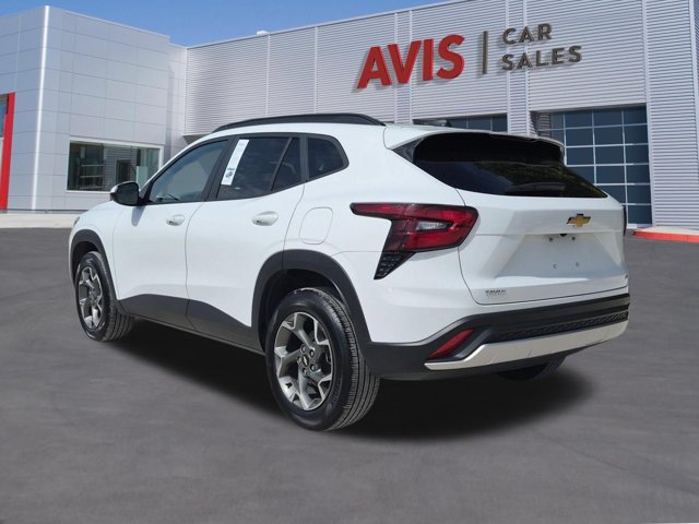 Used 2025 Chevrolet Trax LT w/ LT Convenience Package FWD image 9